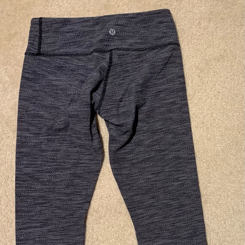 Lululemon cropped capri leggings size 4 Black Gray